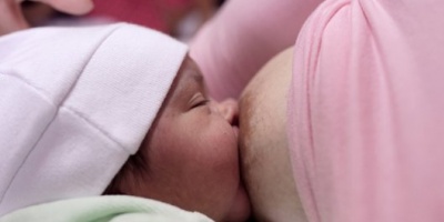 La leche materna de vacunadas contra el Covid transfiere inmunidad a bebés