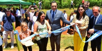 El Gobernador entregó 10 viviendas y anunció construir 10 más en Garaví