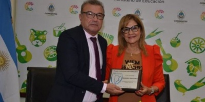 ADEEPRA y CAIEP entregaron reconocimiento a la ministra de Educación