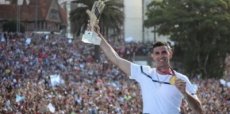 Multitudinario homenaje para Dibu Martínez en Mar del Plata