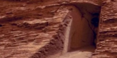¿Una civilización en el Planeta Rojo?: robot de la NASA fotografió misteriosa "puerta" en Marte